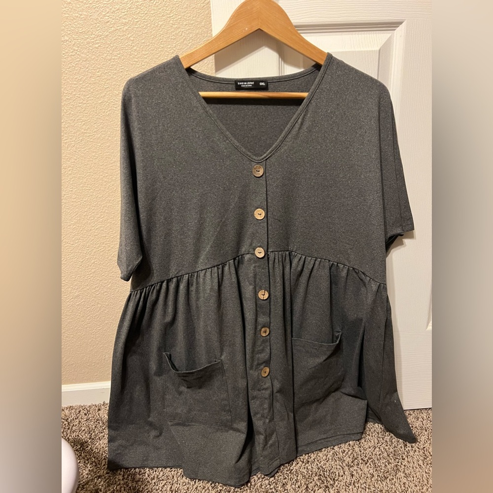 Cute wide short sleeve top - Picture 1 of 3